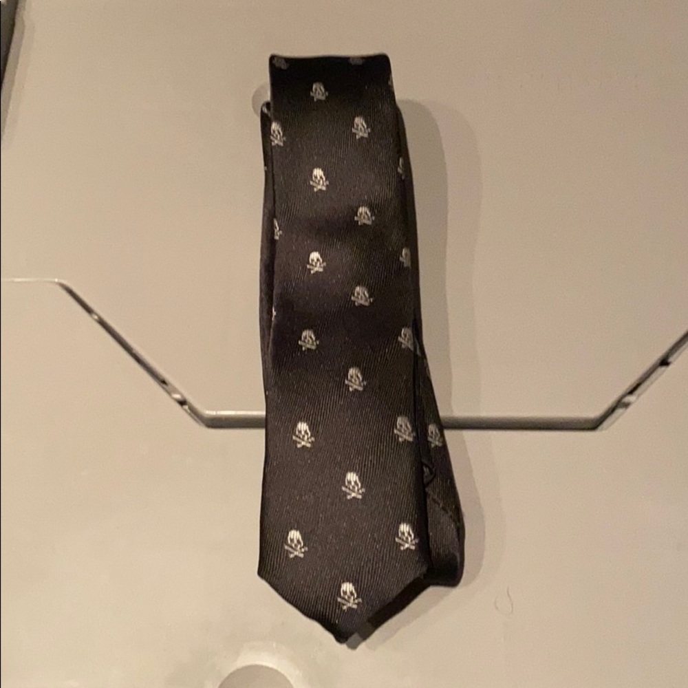 H&M Black Skinny Tie with White Skulls